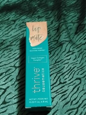thrive causemetics Lip Mate High-Shine Reviving Topper - Teal Packaging